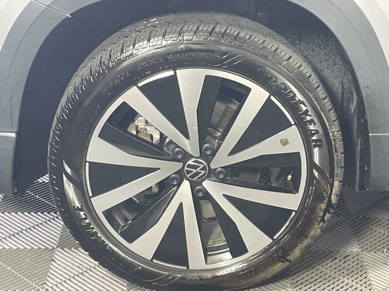 Used 2024 Volkswagen Taos SE FWD image 9