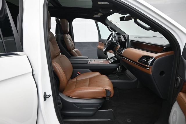 Certified 2023 Lincoln Navigator Reserve AWD/4WD image 32