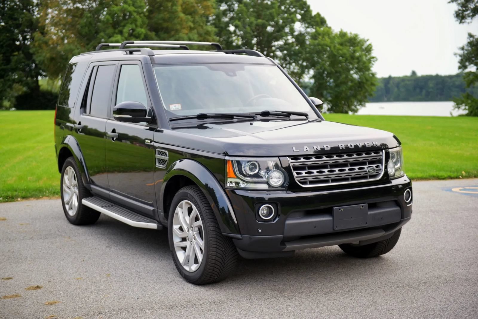 Used 2016 Land Rover LR4 HSE Silver Edition AWD/4WD image 2