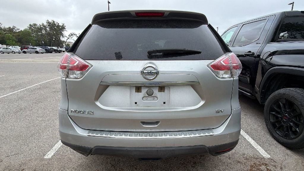 Used 2016 Nissan Rogue SV FWD image 6