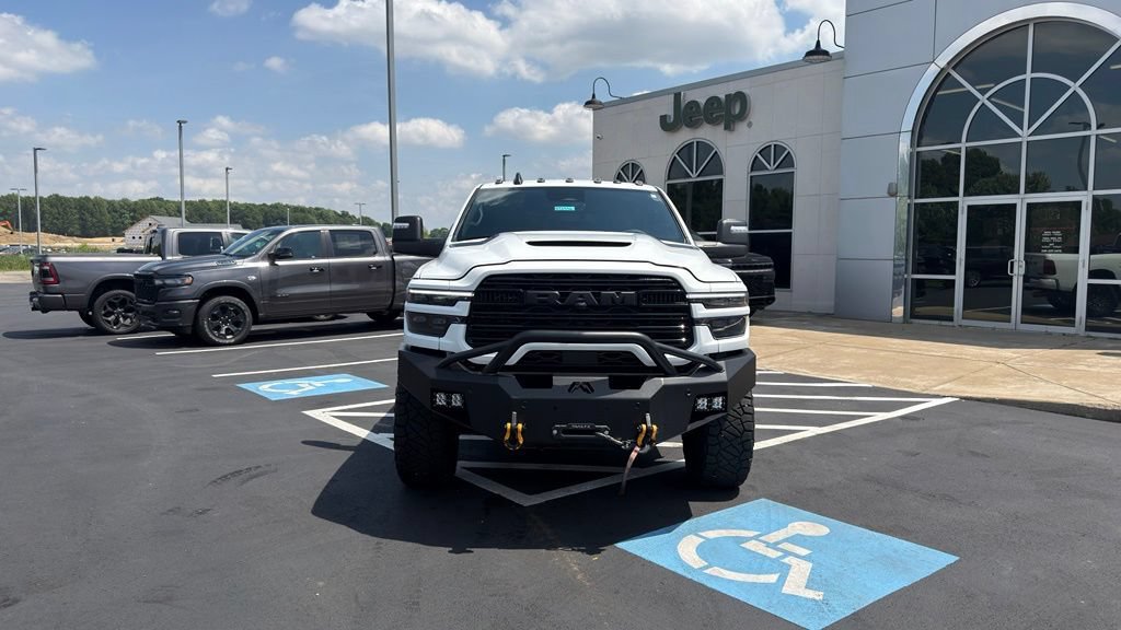Used 2025 RAM 2500 Laramie AWD/4WD image 2