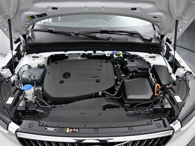 Used 2024 Volvo XC40 B5 Plus w/ Protection Package Premier image 33
