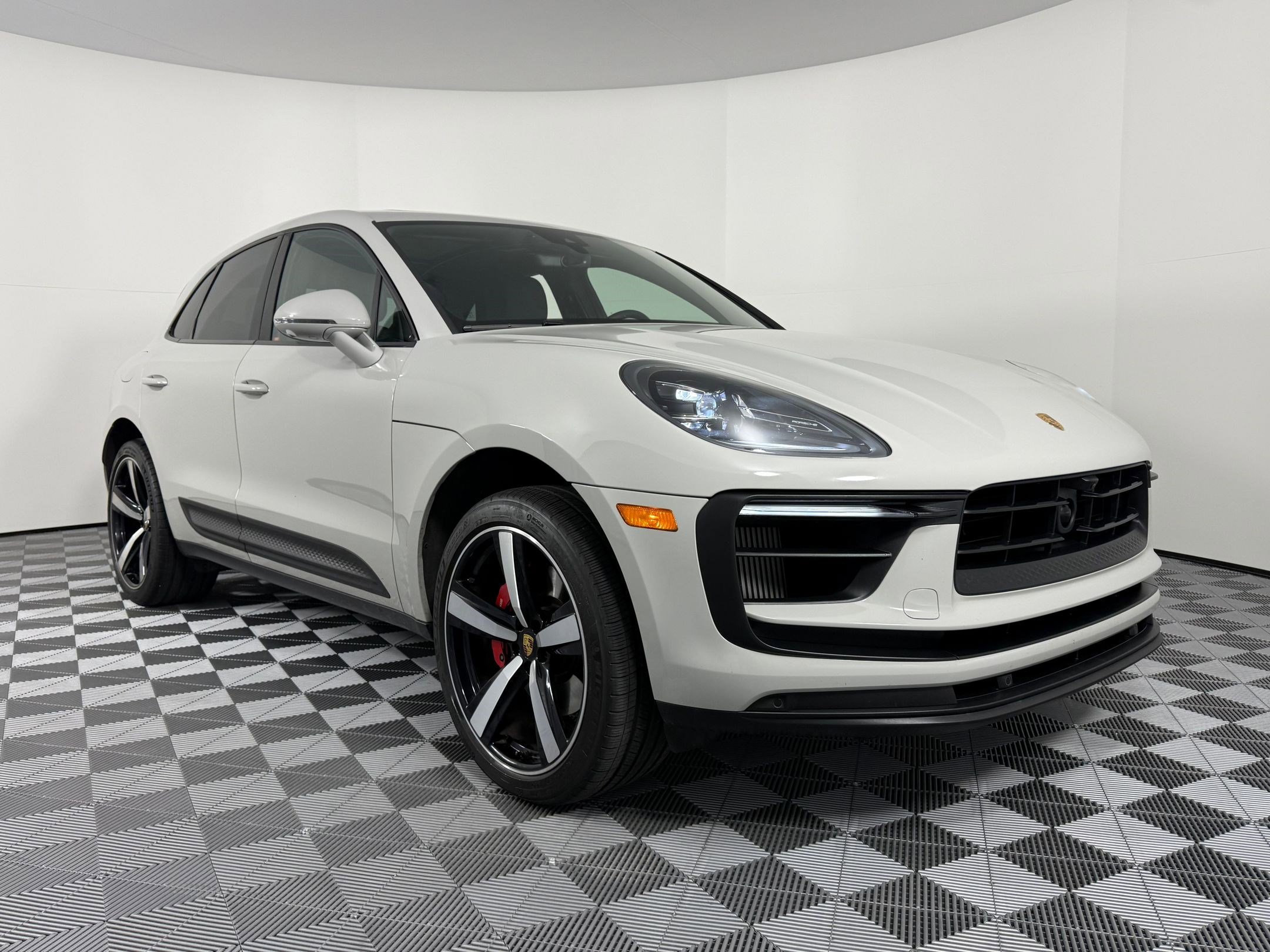 Certified 2024 Porsche Macan S image 7