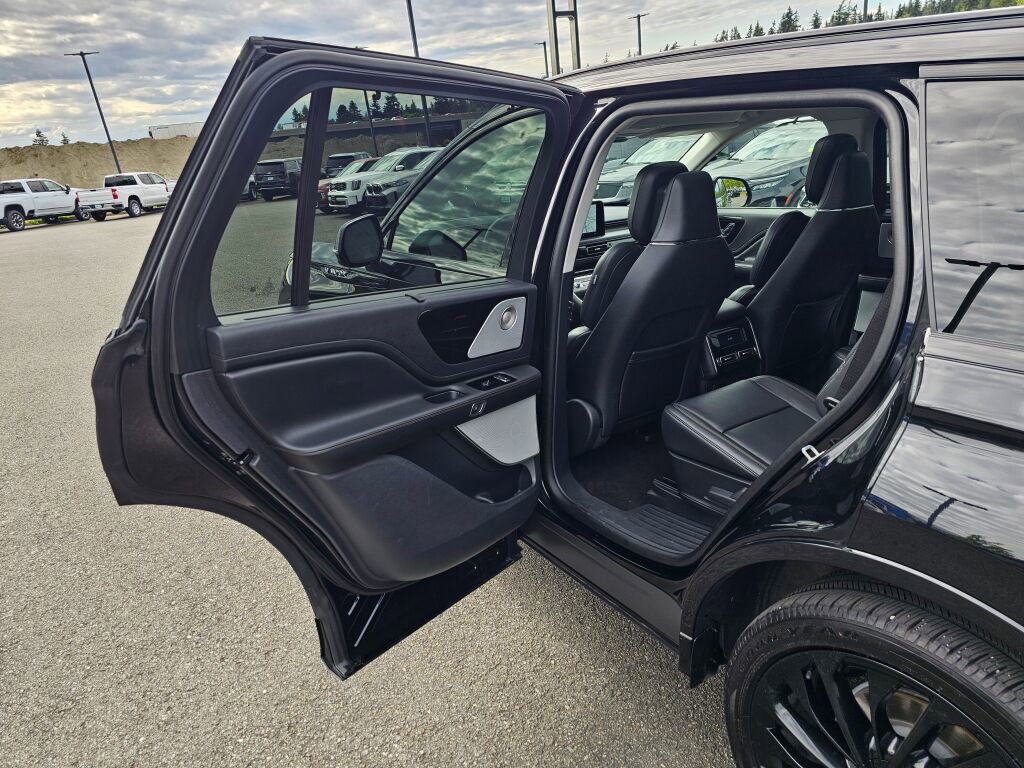 Used 2025 Lincoln Aviator Reserve w/ Equipment Group 201A AWD/4WD image 22