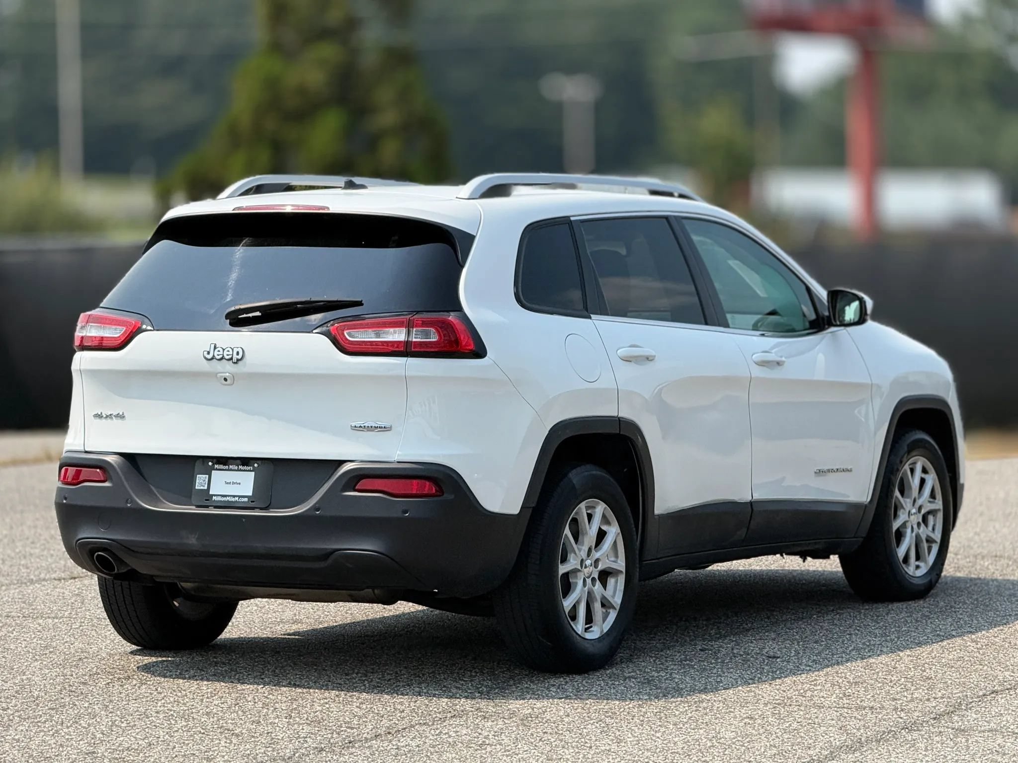 Used 2017 Jeep Cherokee Latitude w/ Safety/Convenience Group AWD/4WD image 9