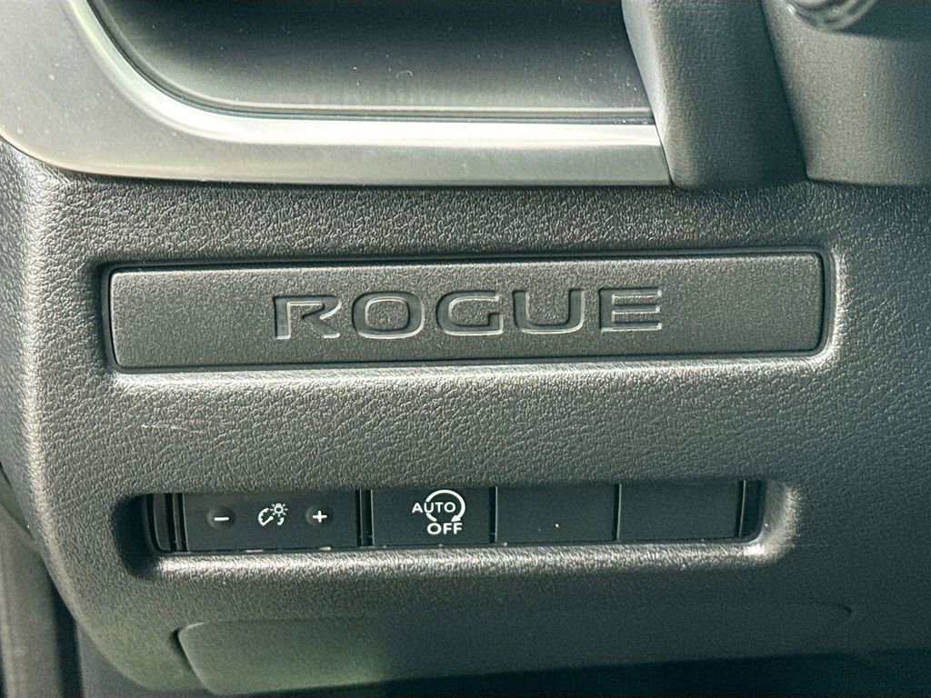 Used 2023 Nissan Rogue S image 22