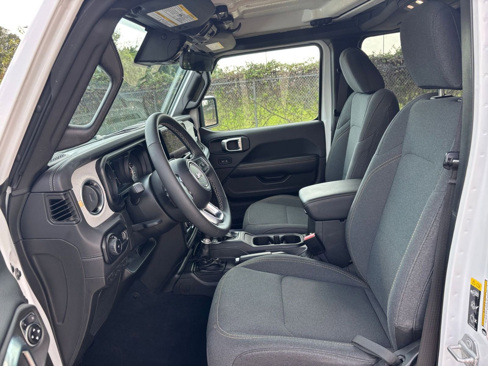 Used 2025 Jeep Wrangler Sahara image 25