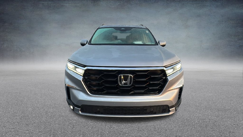 Used 2023 Honda Pilot Touring image 4