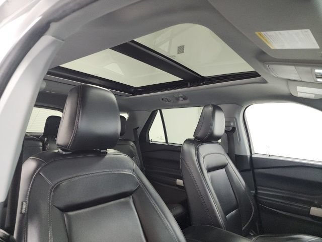 Used 2021 Ford Explorer XLT w/ Equipment Group 202A AWD/4WD image 13