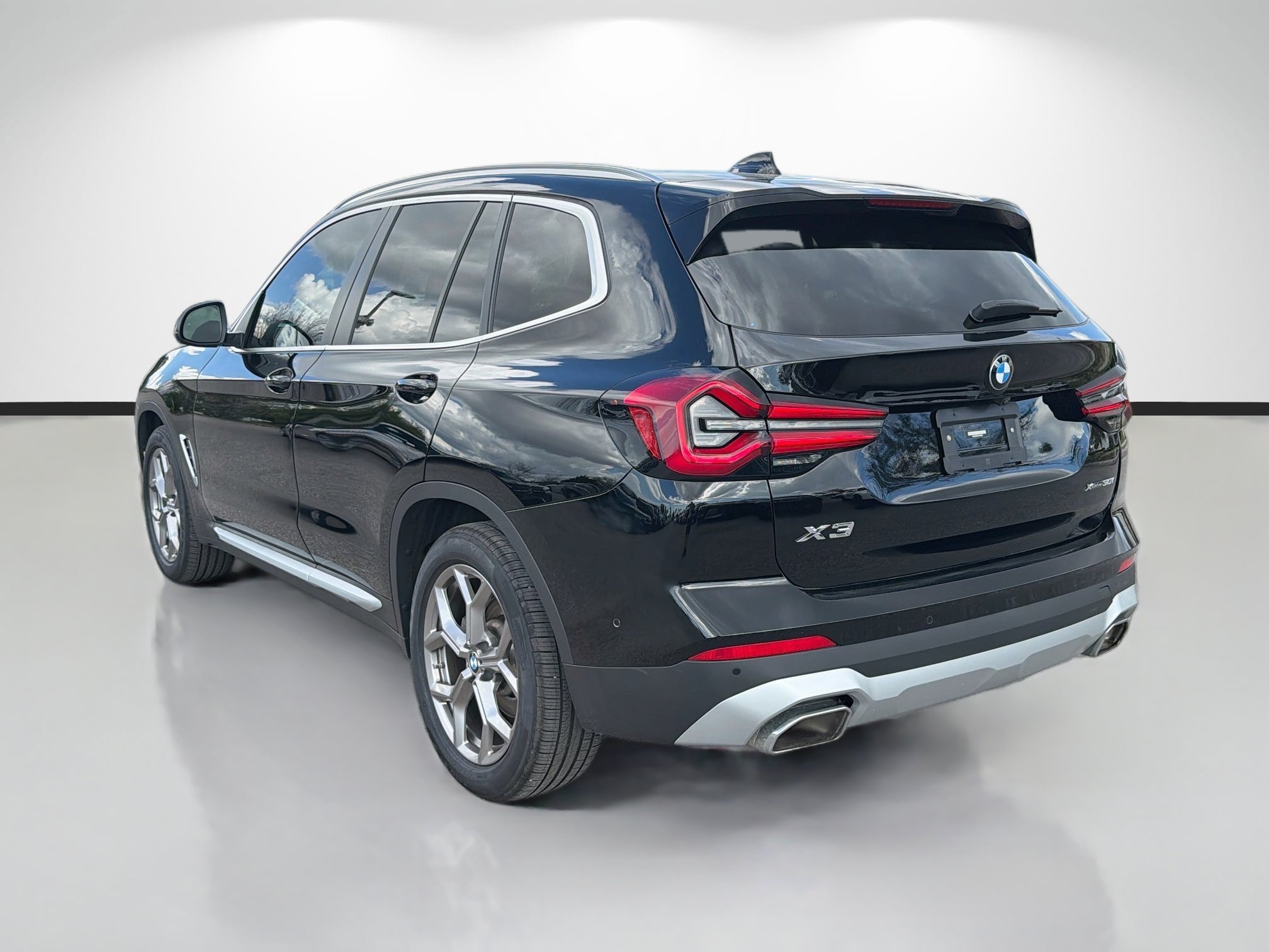 Used 2023 BMW X3 xDrive30i w/ Premium Package w/ZPA AWD/4WD image 5