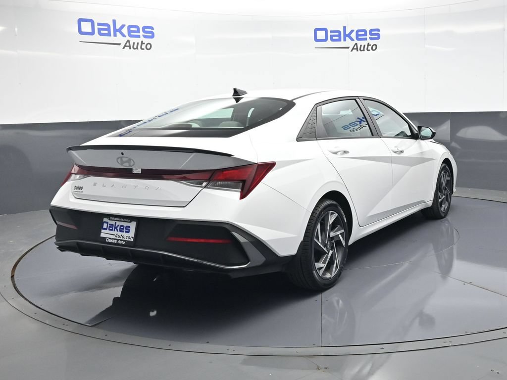 Used 2025 Hyundai Elantra Sport FWD image 7