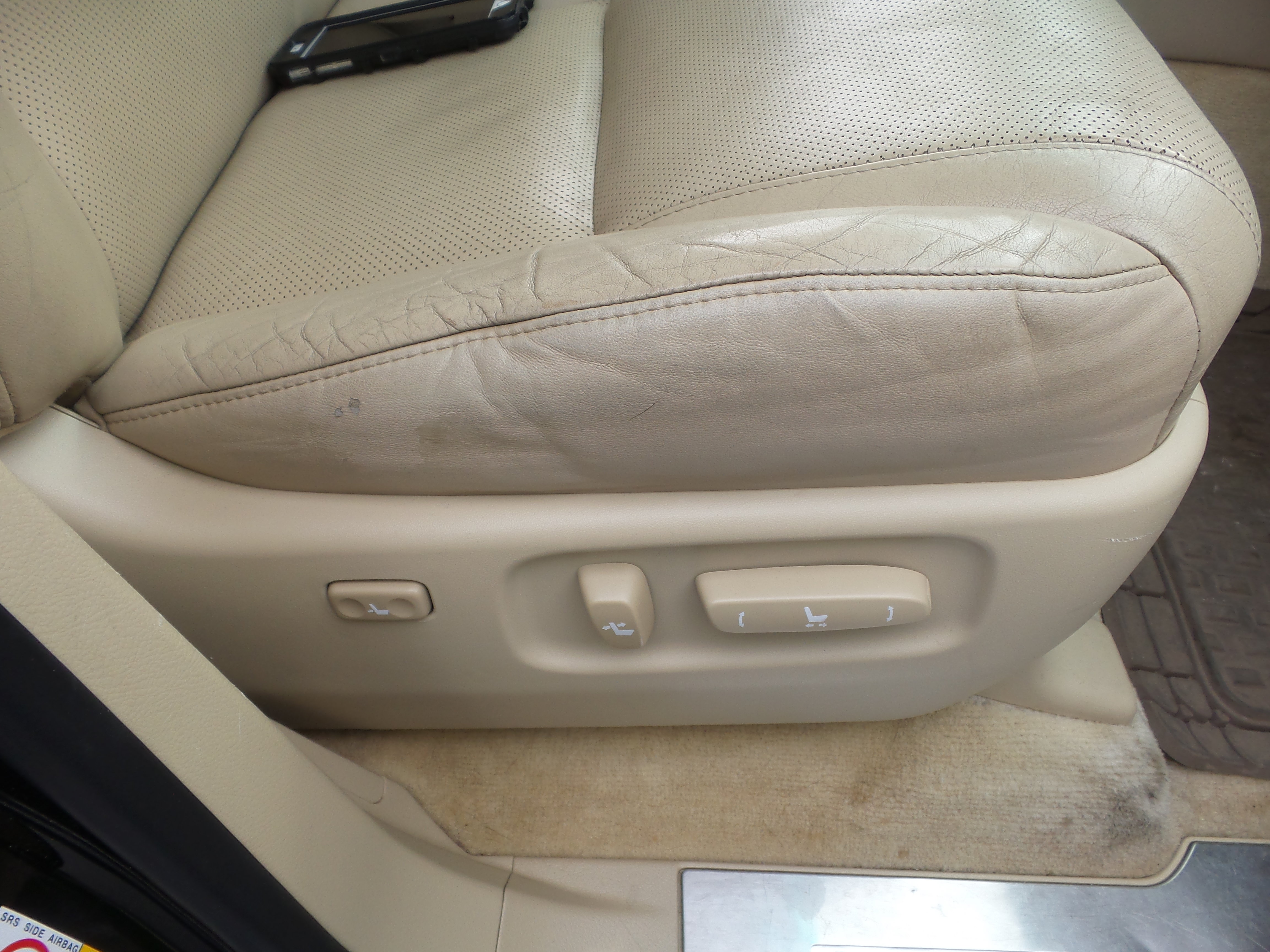 Used 2011 Lexus LX 570 4WD image 40