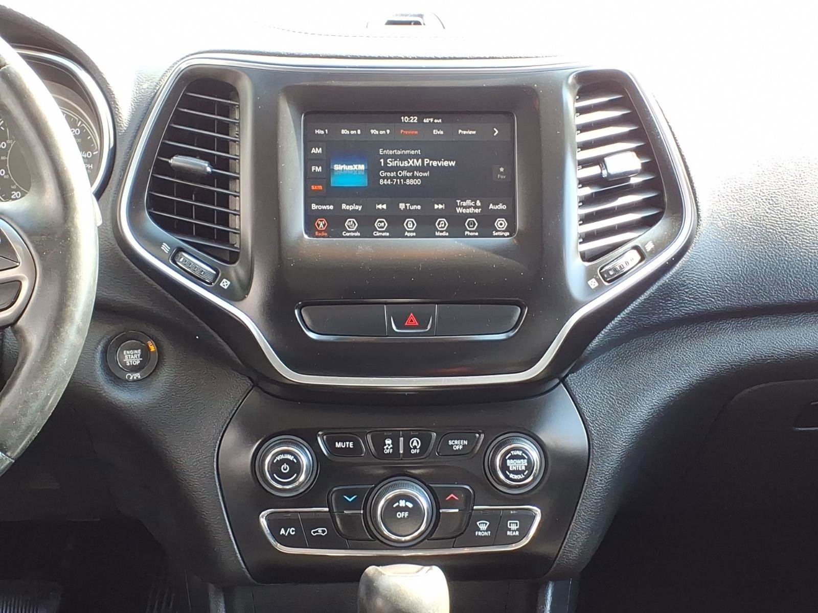 Used 2019 Jeep Cherokee Latitude Plus w/ Cold Weather Group AWD/4WD image 11