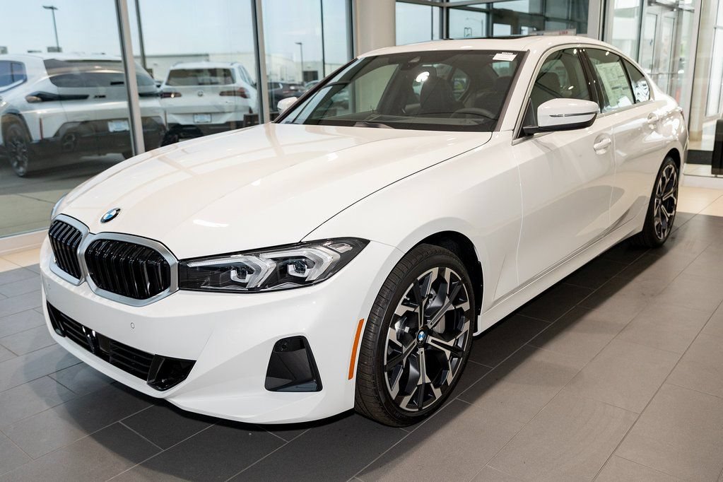 Used 2025 BMW 330i xDrive Sedan w/ Convenience Package AWD/4WD image 3