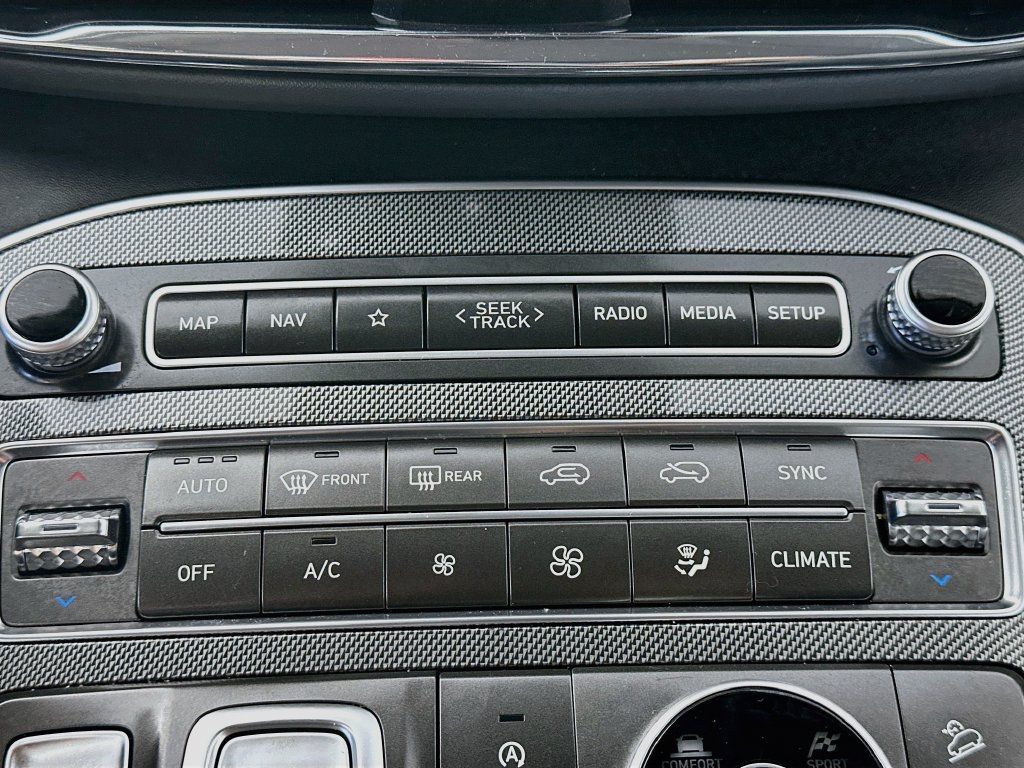 Used 2023 Hyundai Santa Fe SEL w/ Premium Package AWD/4WD image 18