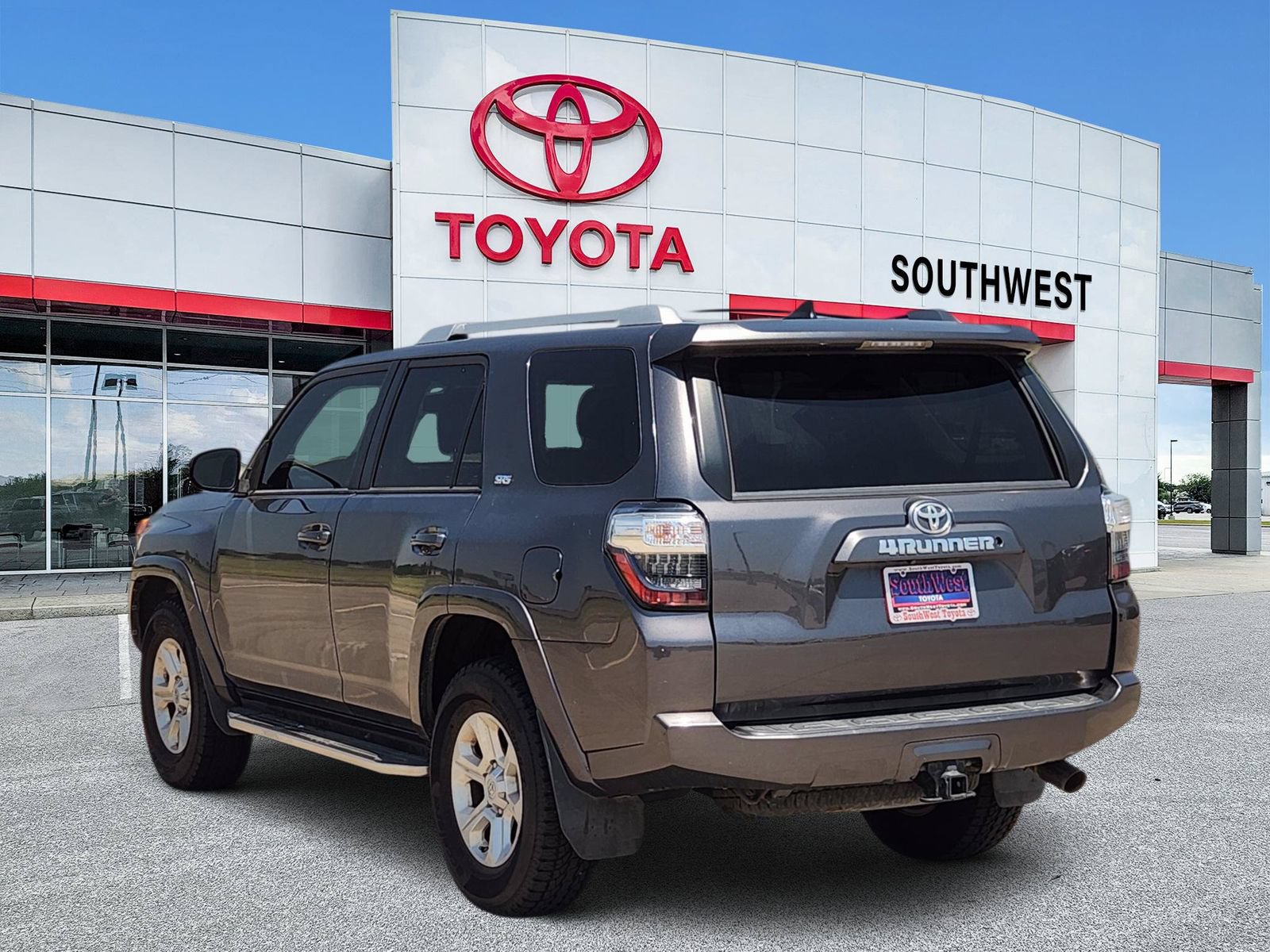 Used 2018 Toyota 4Runner SR5 Premium AWD/4WD image 4