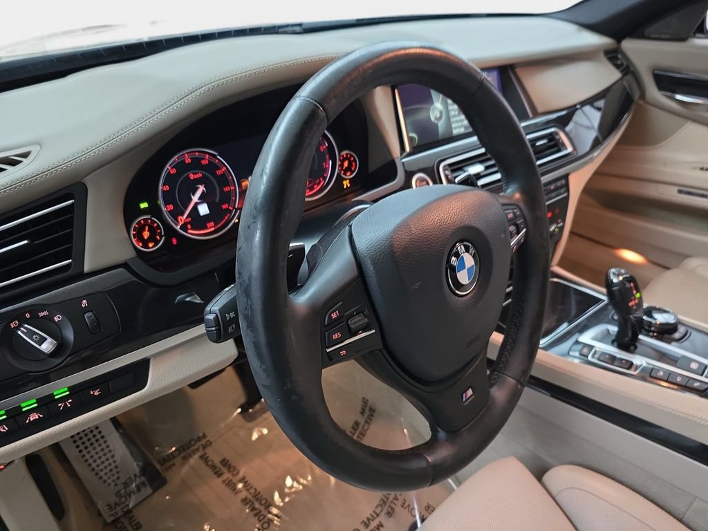 Used 2014 BMW 750Li xDrive AWD/4WD image 19