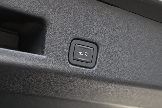 Used 2025 Buick Enclave Preferred AWD/4WD image 7