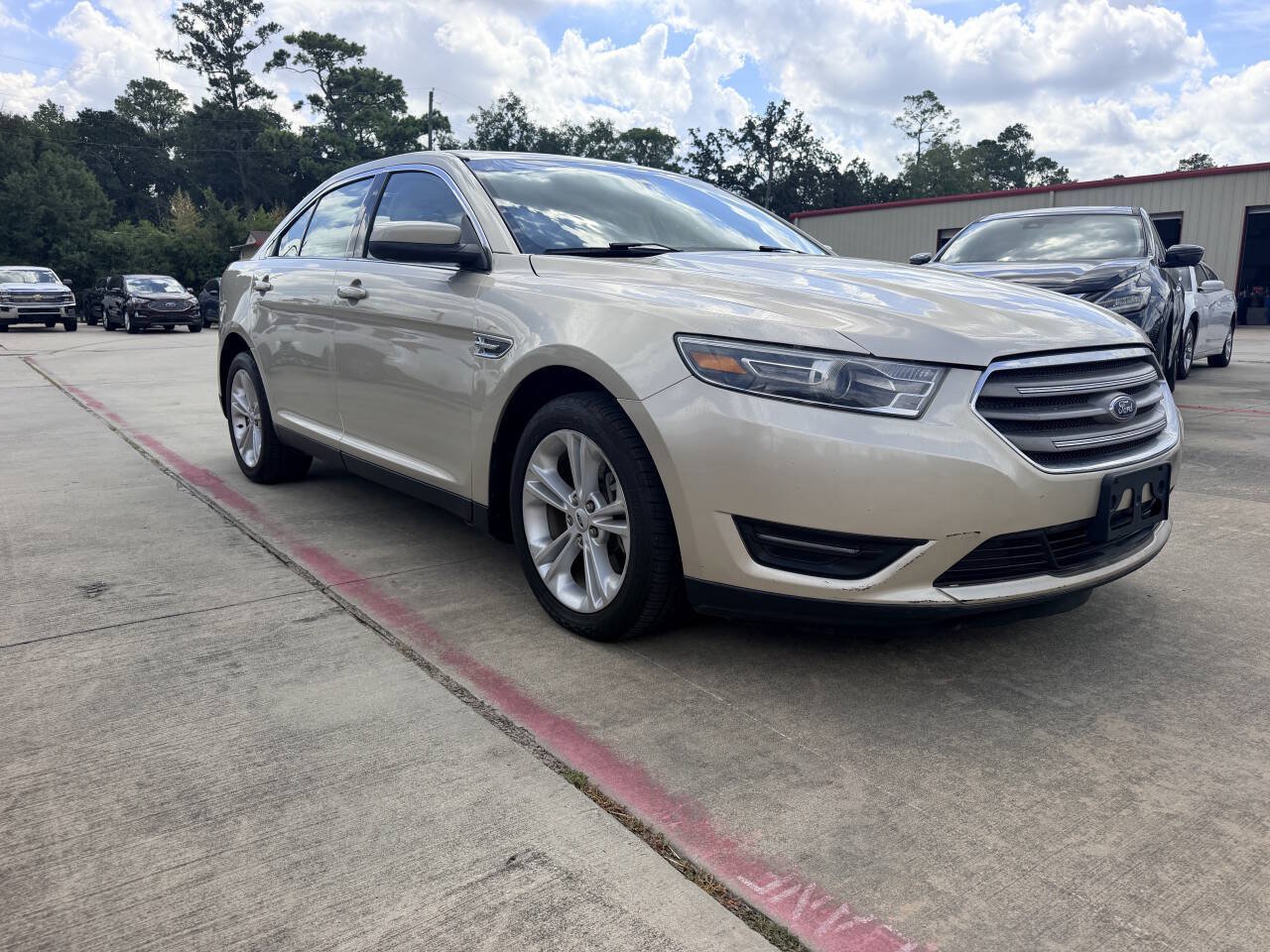 Used 2017 Ford Taurus SEL w/ Equipment Group 201A FWD image 4