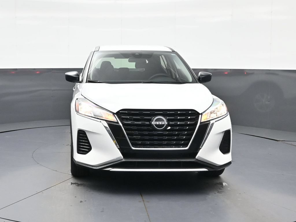 Certified 2025 Nissan Kicks Play S FWD image 3