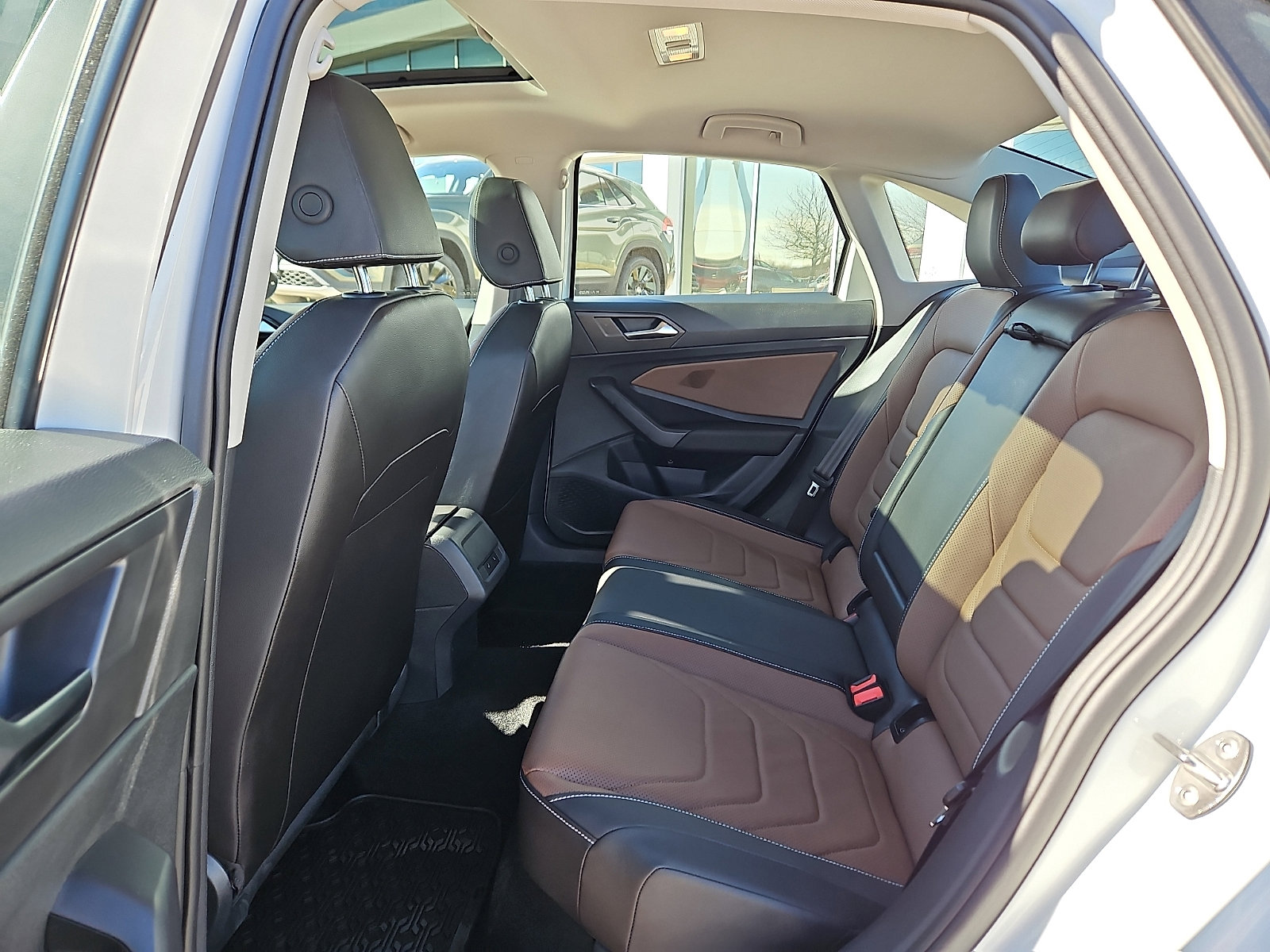 Used 2025 Volkswagen Jetta SEL image 8