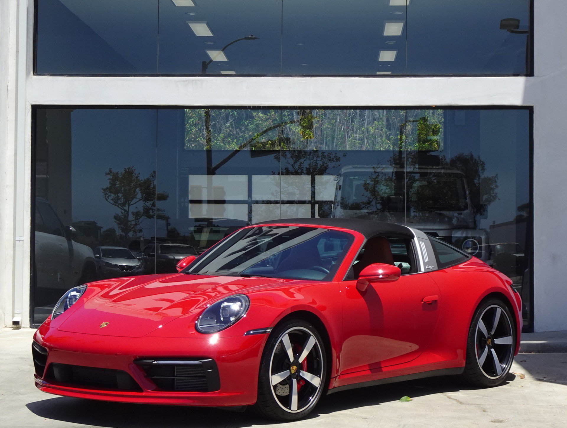 Used 2024 Porsche 911 Targa 4S AWD/4WD image 3