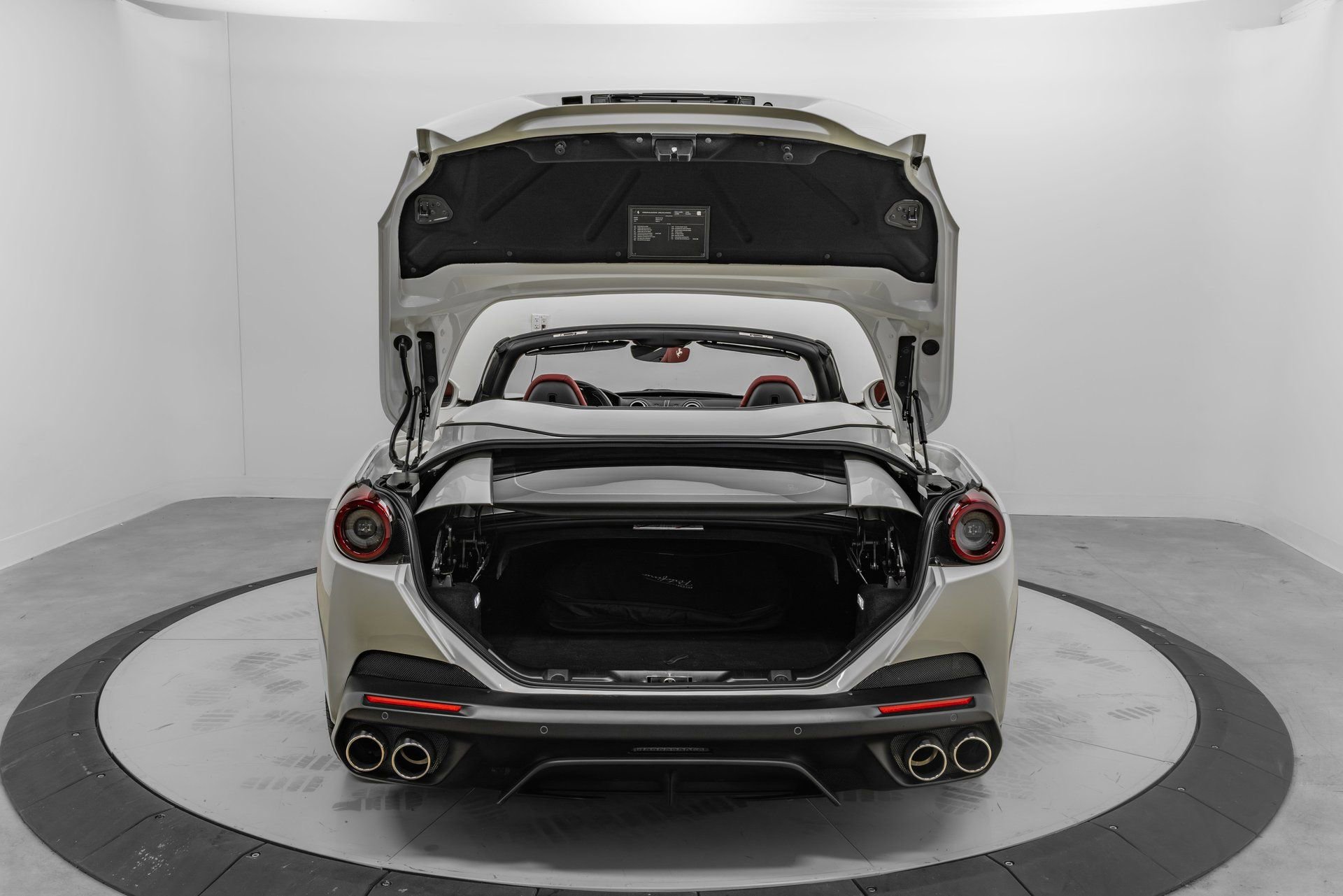 Certified 2020 Ferrari Portofino RWD image 24