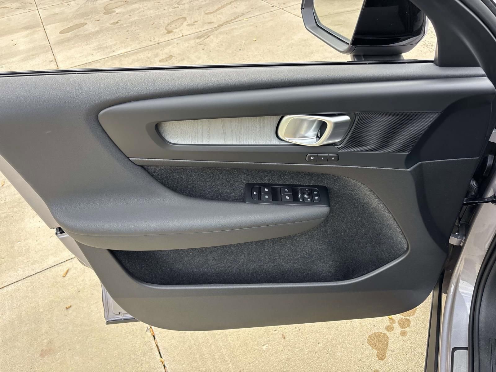 New 2026 Volvo XC40 B5 Plus w/ Protection Package Premier AWD/4WD image 11