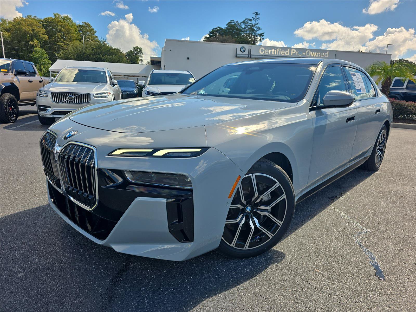 Used 2024 BMW 760i xDrive w/ Premium Package 2 AWD/4WD image 28