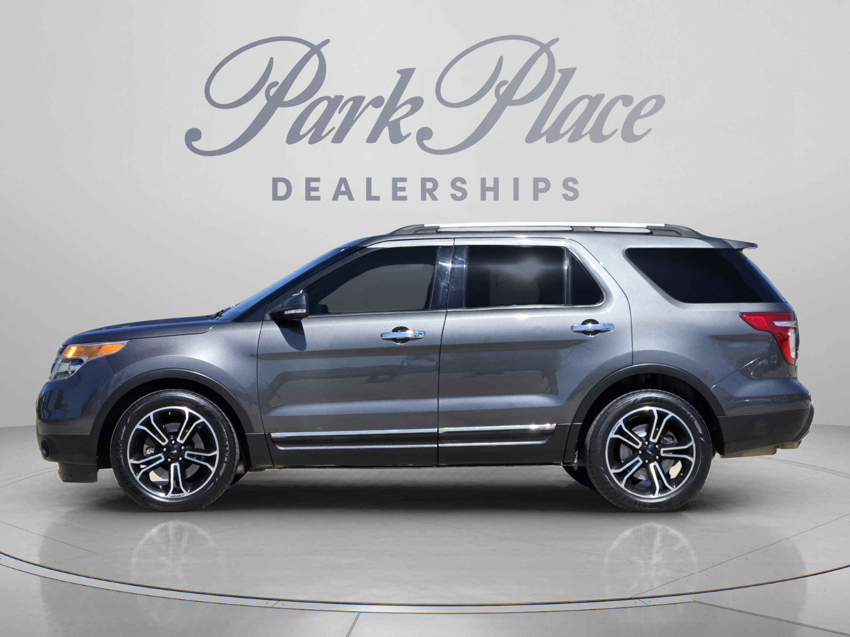 Used 2015 Ford Explorer Limited w/ Equipment Group 301A FWD image 2