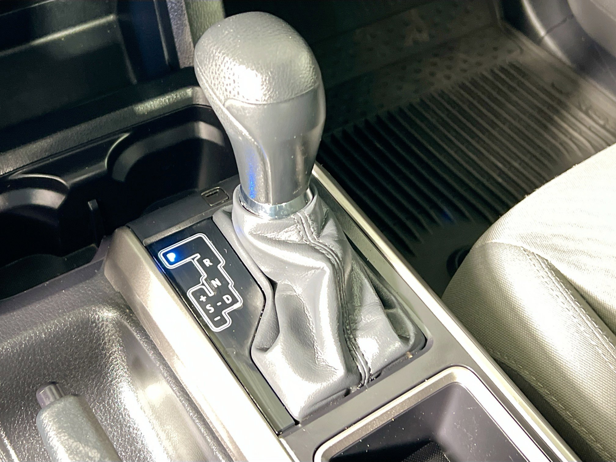 Used 2022 Toyota Tacoma SR5 w/ Technology Package image 24