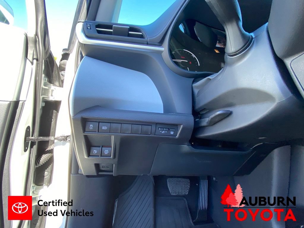 Certified 2026 Toyota Sienna LE FWD image 39