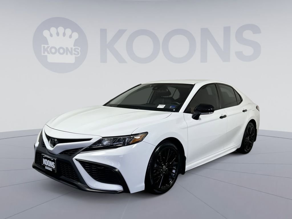 Used 2021 Toyota Camry SE w/ Convenience Package FWD image 5