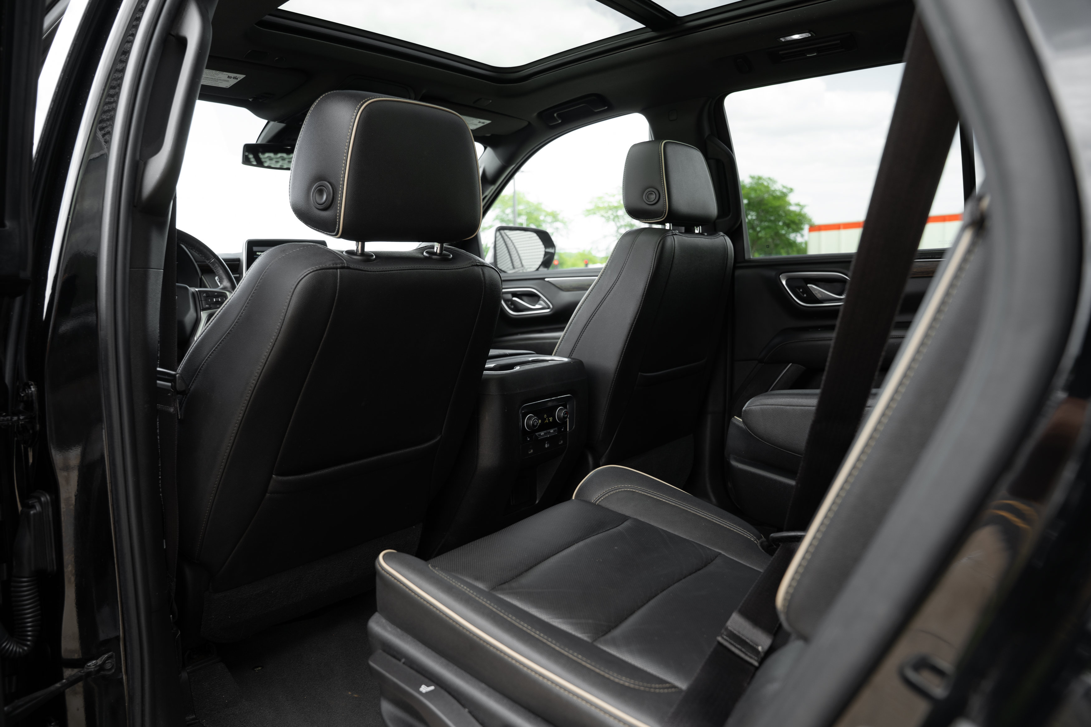 Used 2021 Chevrolet Tahoe Premier AWD/4WD image 23