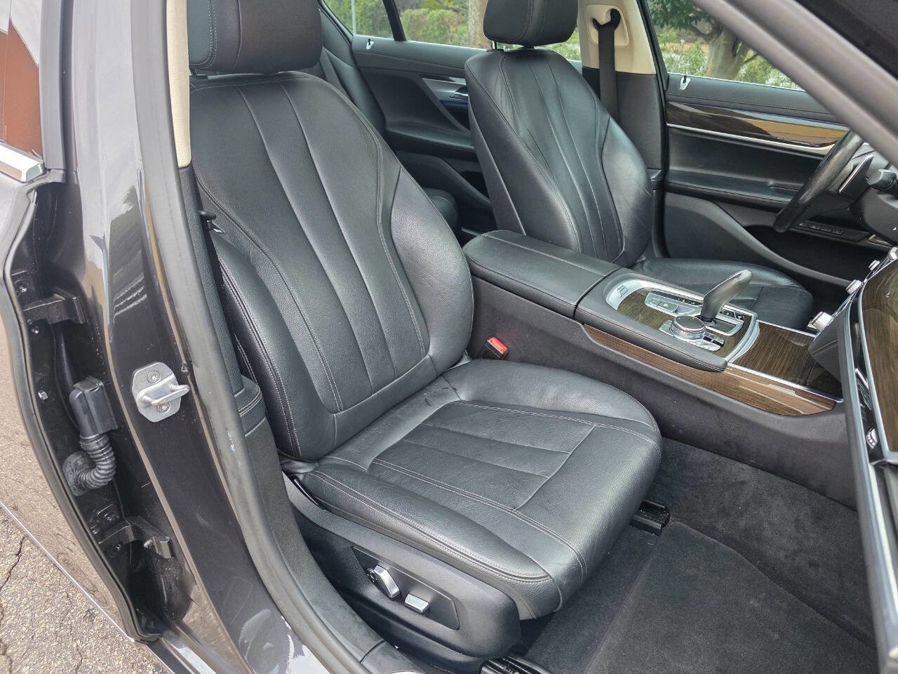 Used 2019 BMW 740i xDrive 740i xDrive AWD 4dr Sedan image 40