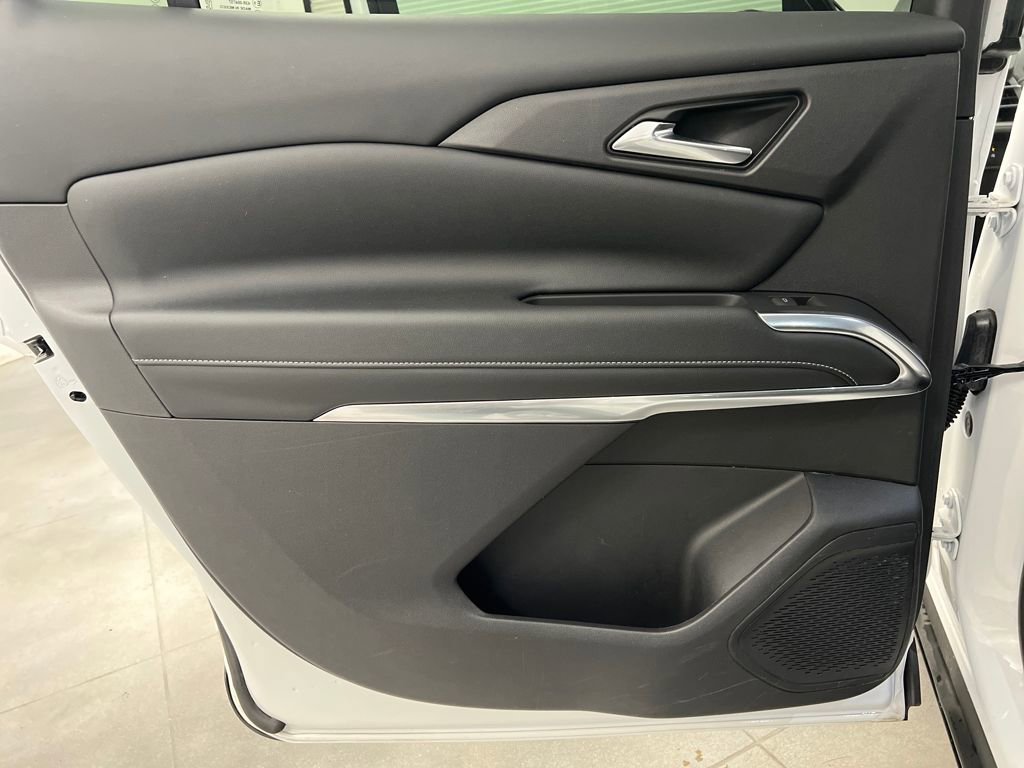 Used 2024 Chevrolet Traverse LT image 17