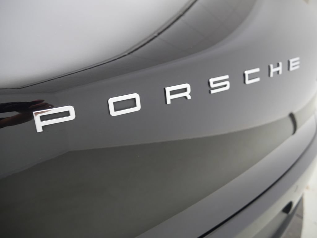 Certified 2018 Porsche Macan Sport Edition AWD/4WD image 11