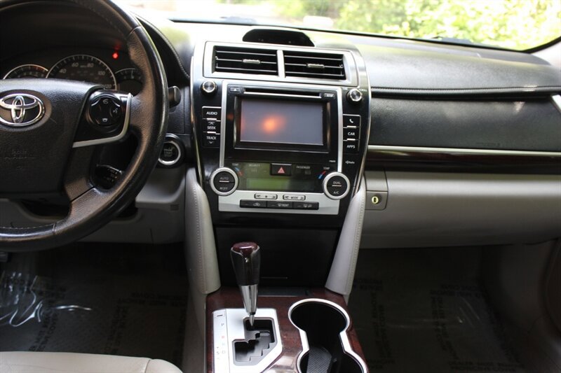 Used 2014 Toyota Camry XLE FWD image 14