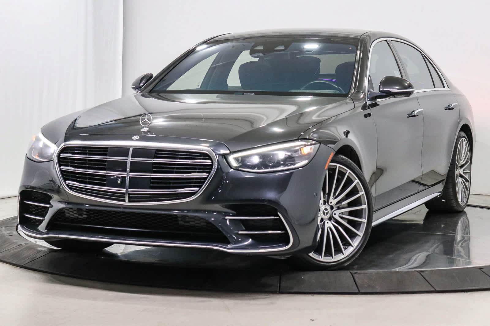 Used 2023 Mercedes-Benz S 580 4MATIC Sedan image 1