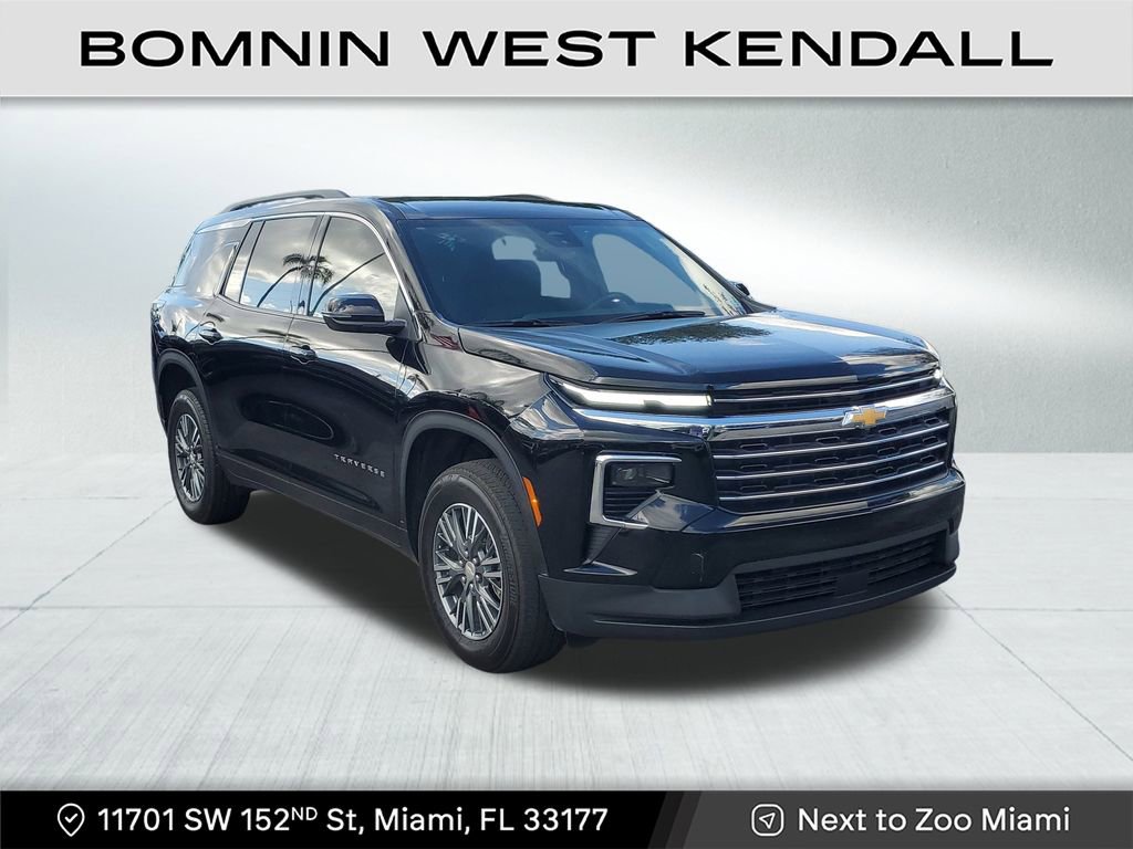 Used 2025 Chevrolet Traverse LT