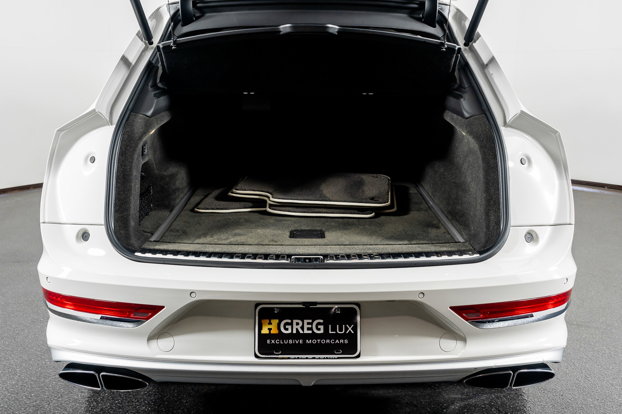 Used 2023 Bentley Bentayga Extended Wheelbase image 57