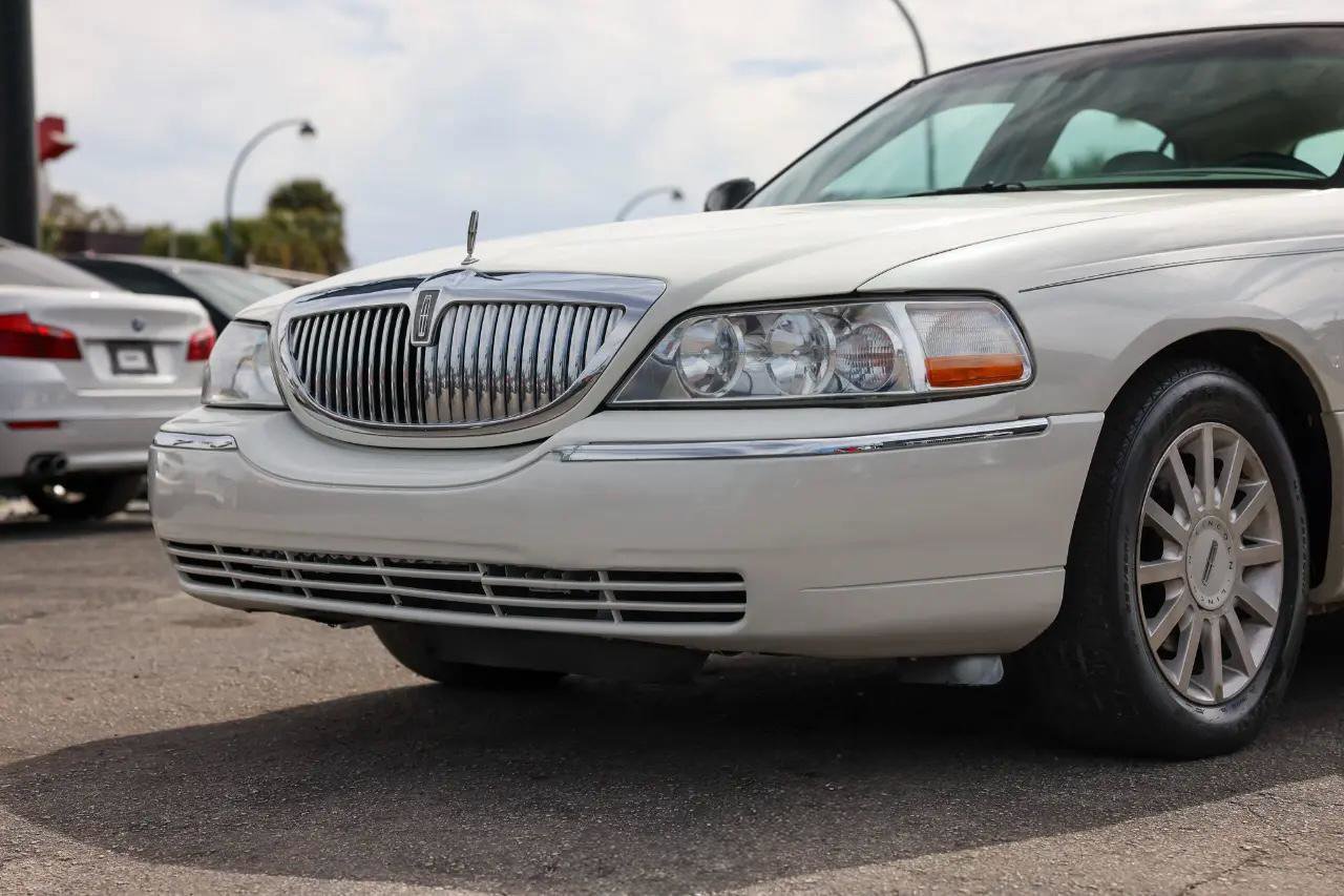 Used 2006 Lincoln Town Car Signature image 29