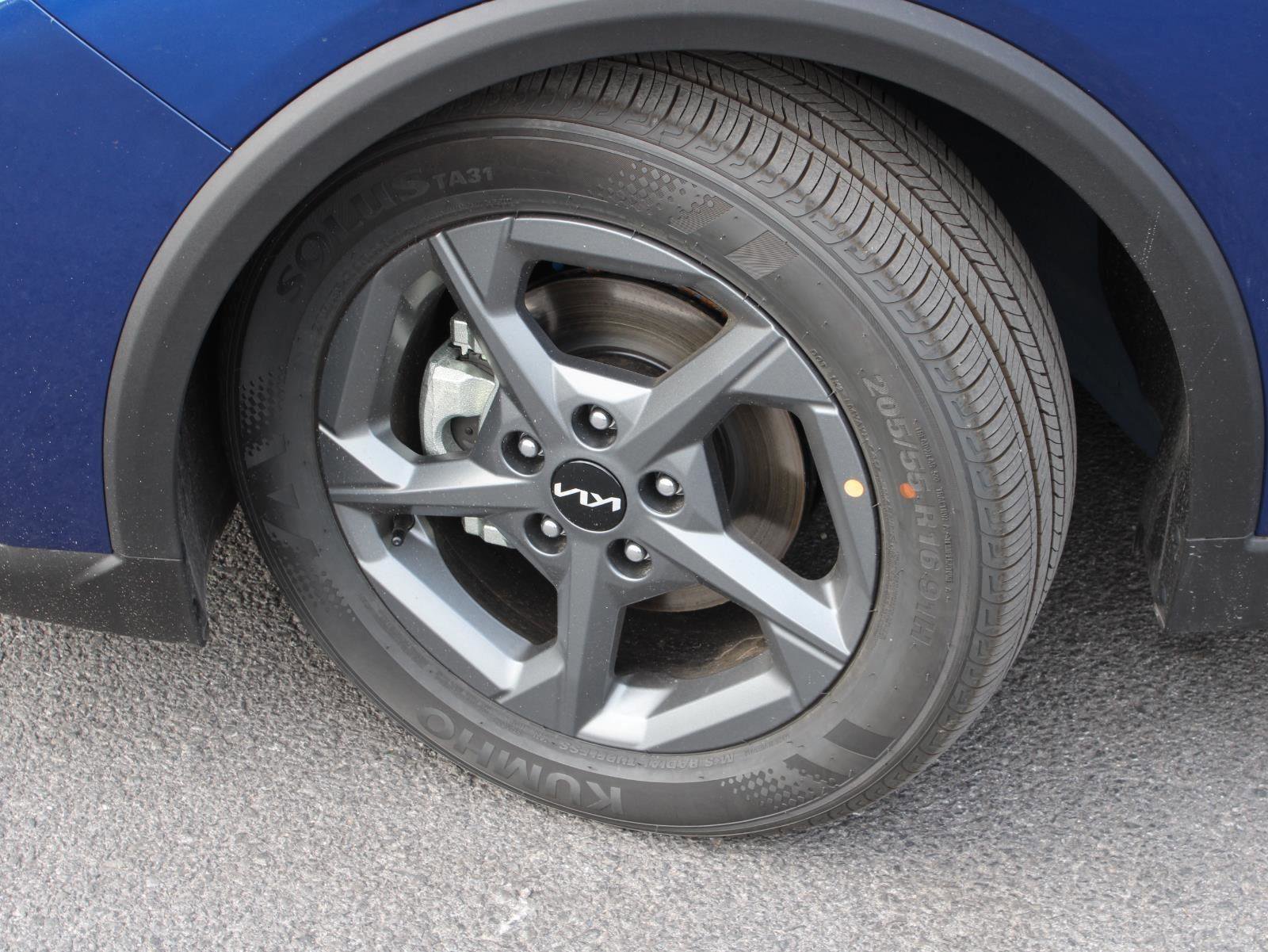 New 2025 Kia K4 LXS image 10