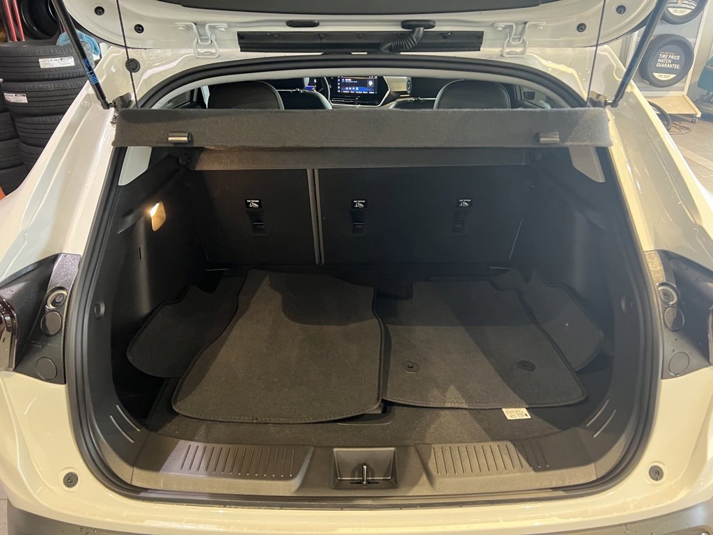 Used 2025 Chevrolet Trax ACTIV w/ Sunroof Package image 9