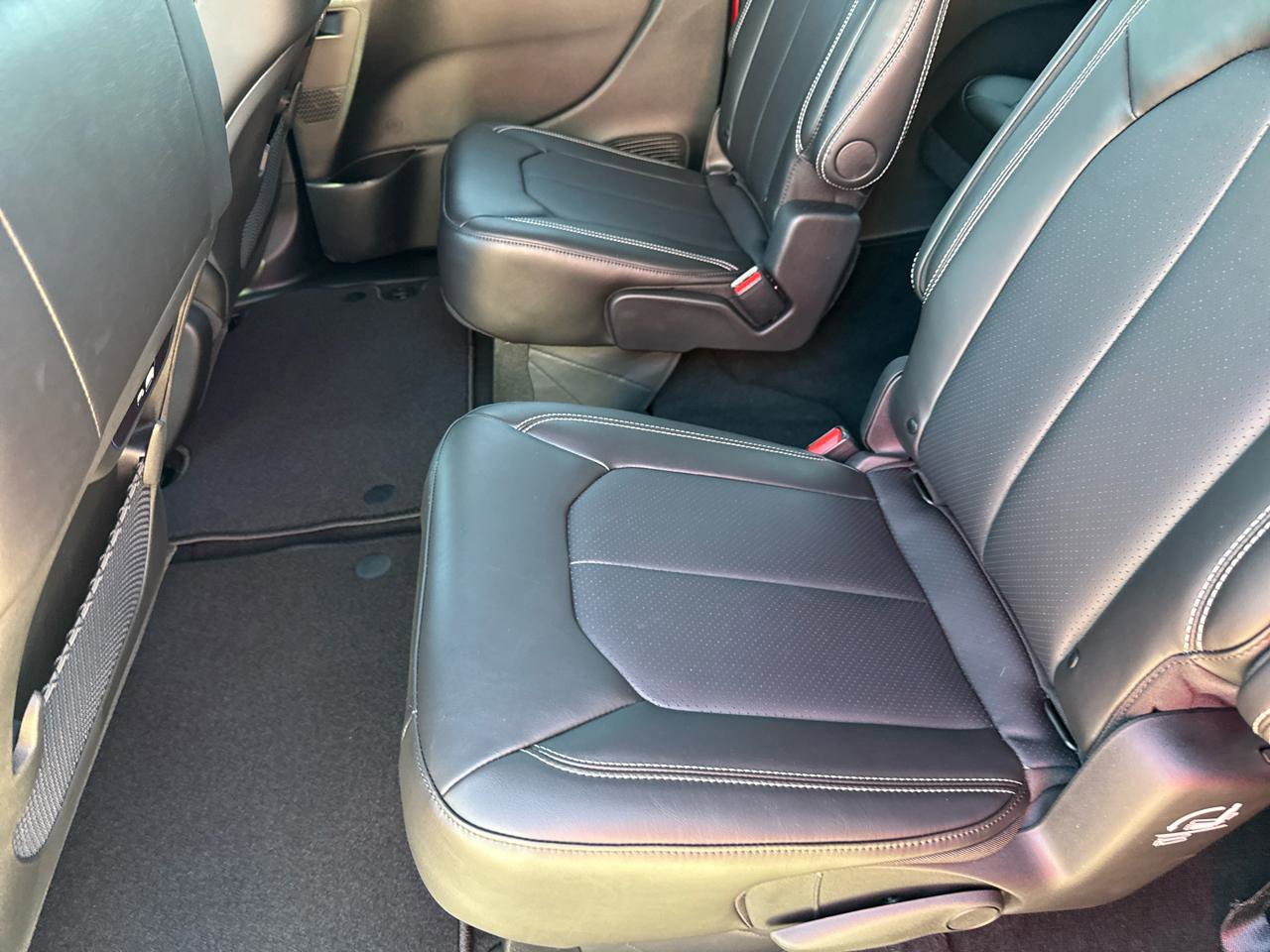 New 2026 Chrysler Pacifica Select image 24