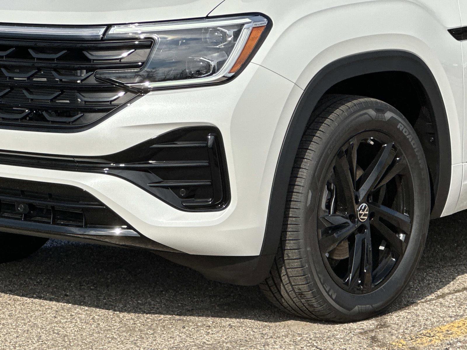 New 2026 Volkswagen Atlas Cross Sport SEL R-Line image 8