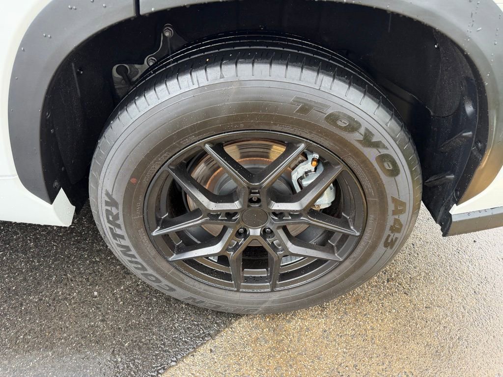 Used 2024 Toyota Highlander LE image 13