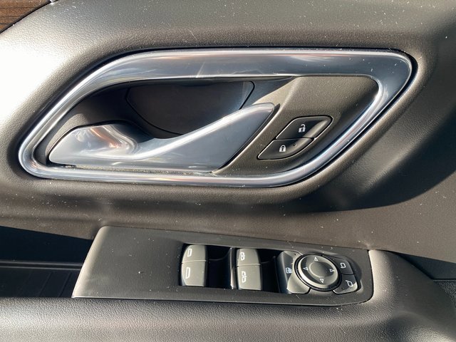 Used 2023 GMC Yukon SLE w/ Gmc Pro Safety Plus Package image 12