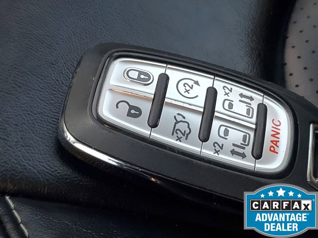 Used 2023 Chrysler Pacifica Touring-L image 41