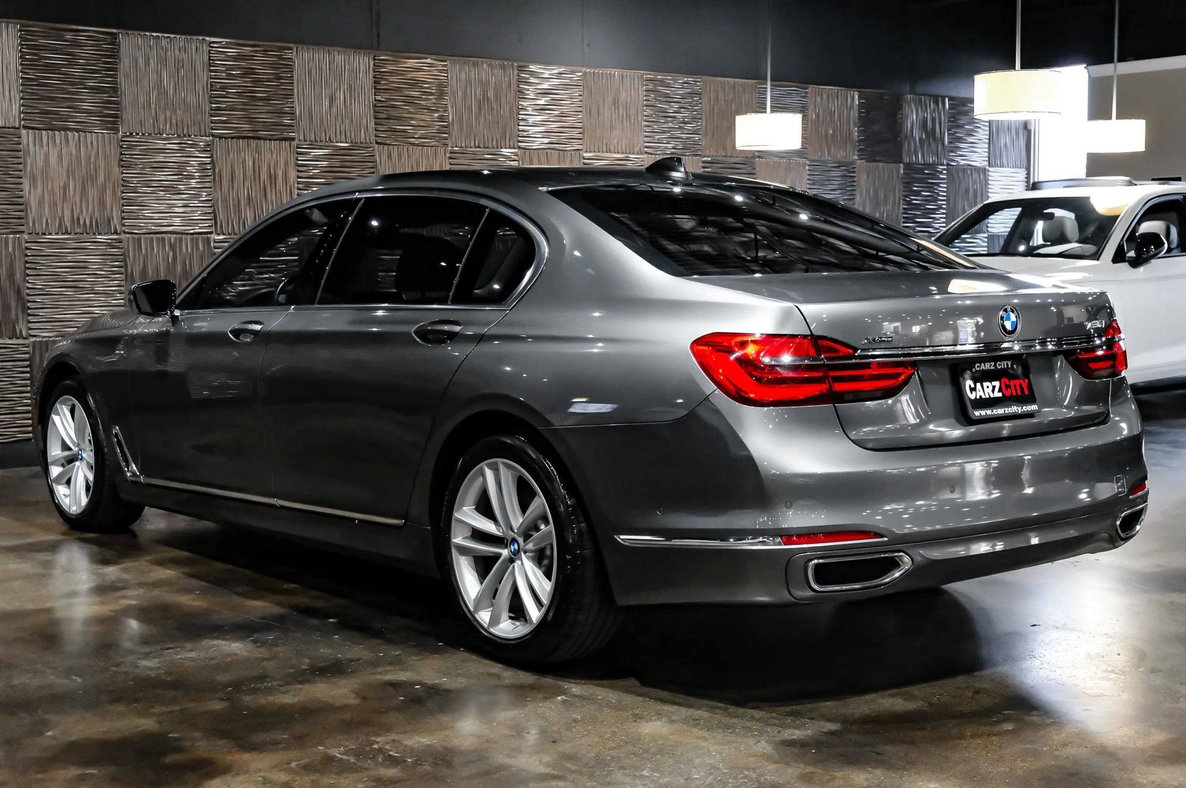 Used 2018 BMW 750i xDrive AWD/4WD image 12